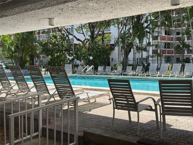 Building Photo - 3545 NE 166th St