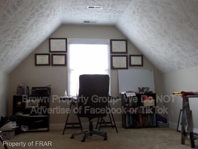 Building Photo - 124 Highgrove Ct