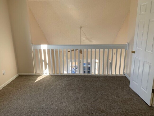 Building Photo - 2 Bedroom / Loft at Wynbrooke