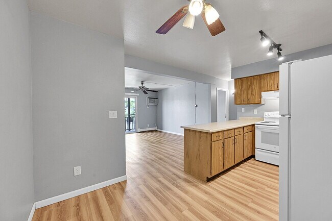 Building Photo - $1,295.00, One Bedroom, one bath, located ...