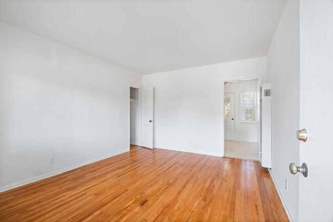 Building Photo - 9620 Braddock Dr