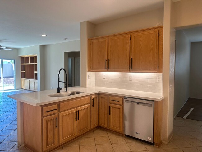 Building Photo - 3Bed/2bath Single Story Temecula - Crowne ...
