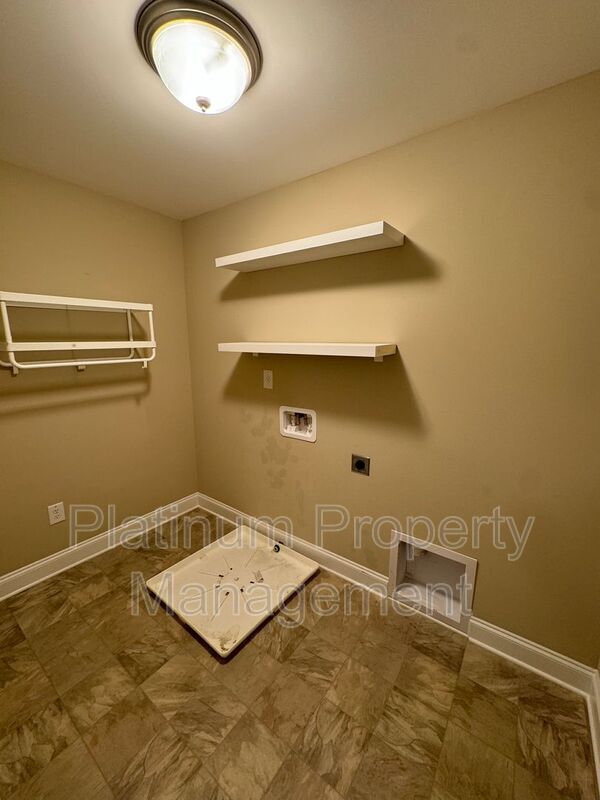 Building Photo - 2045 Birmingham Ct