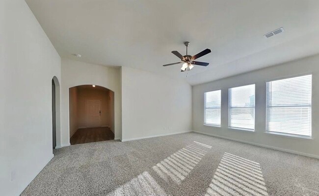 Building Photo - Spacious 4-Bedroom House with Cozy Living Spaces