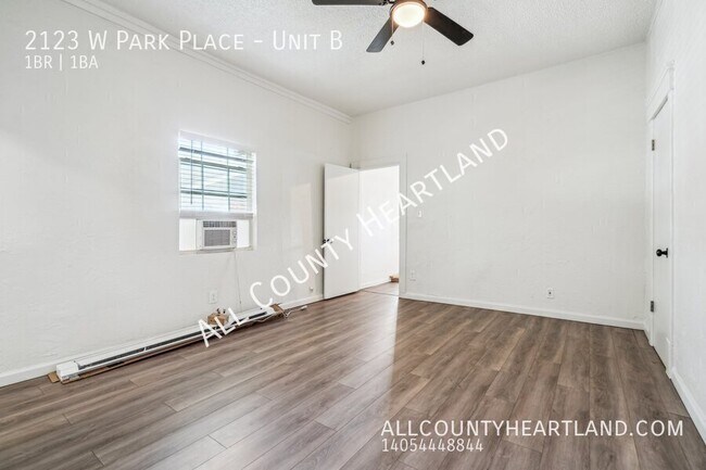 Building Photo - 2123 W Park Pl