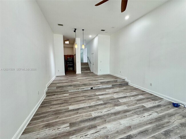 Building Photo - 2408 NE 135th St