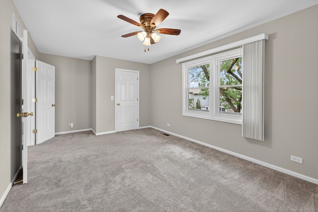 Building Photo - 212 Amherst Ct