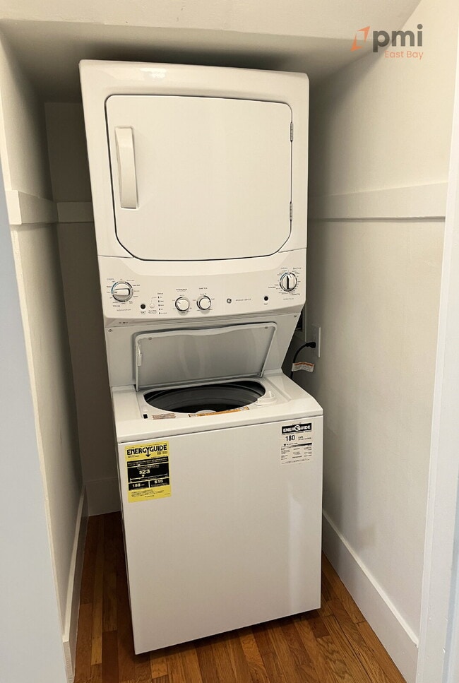Building Photo - Charming 2br in Lower Pacific Heights - Bright & Full of Period Detail