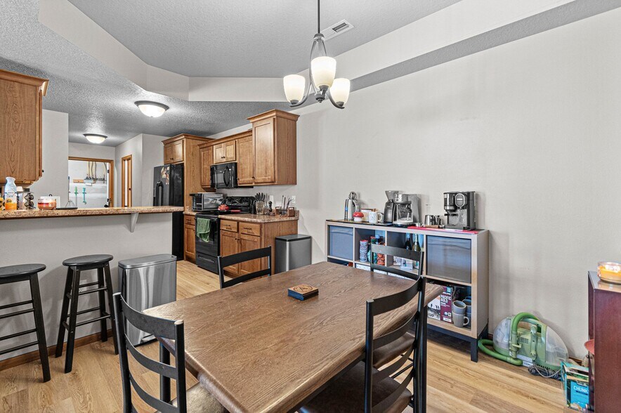 Building Photo - 1556 Burr Dr