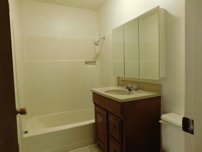 Building Photo - 402 Dressell Dr