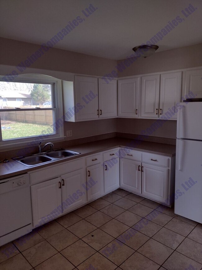 Building Photo - 1804 Rebecca Dr