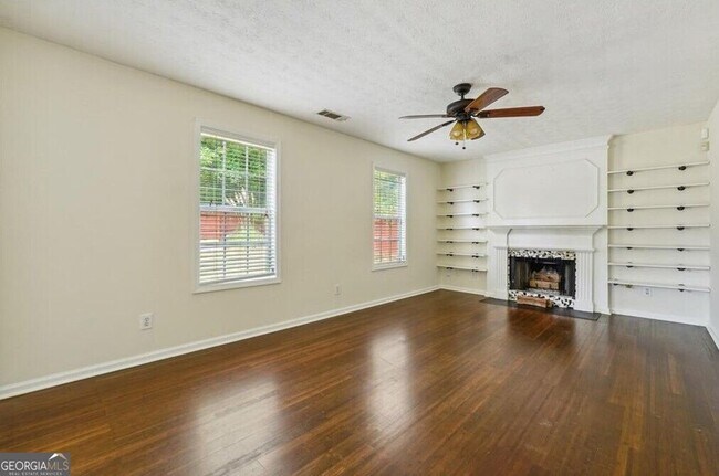 Building Photo - 4255 Old House Dr