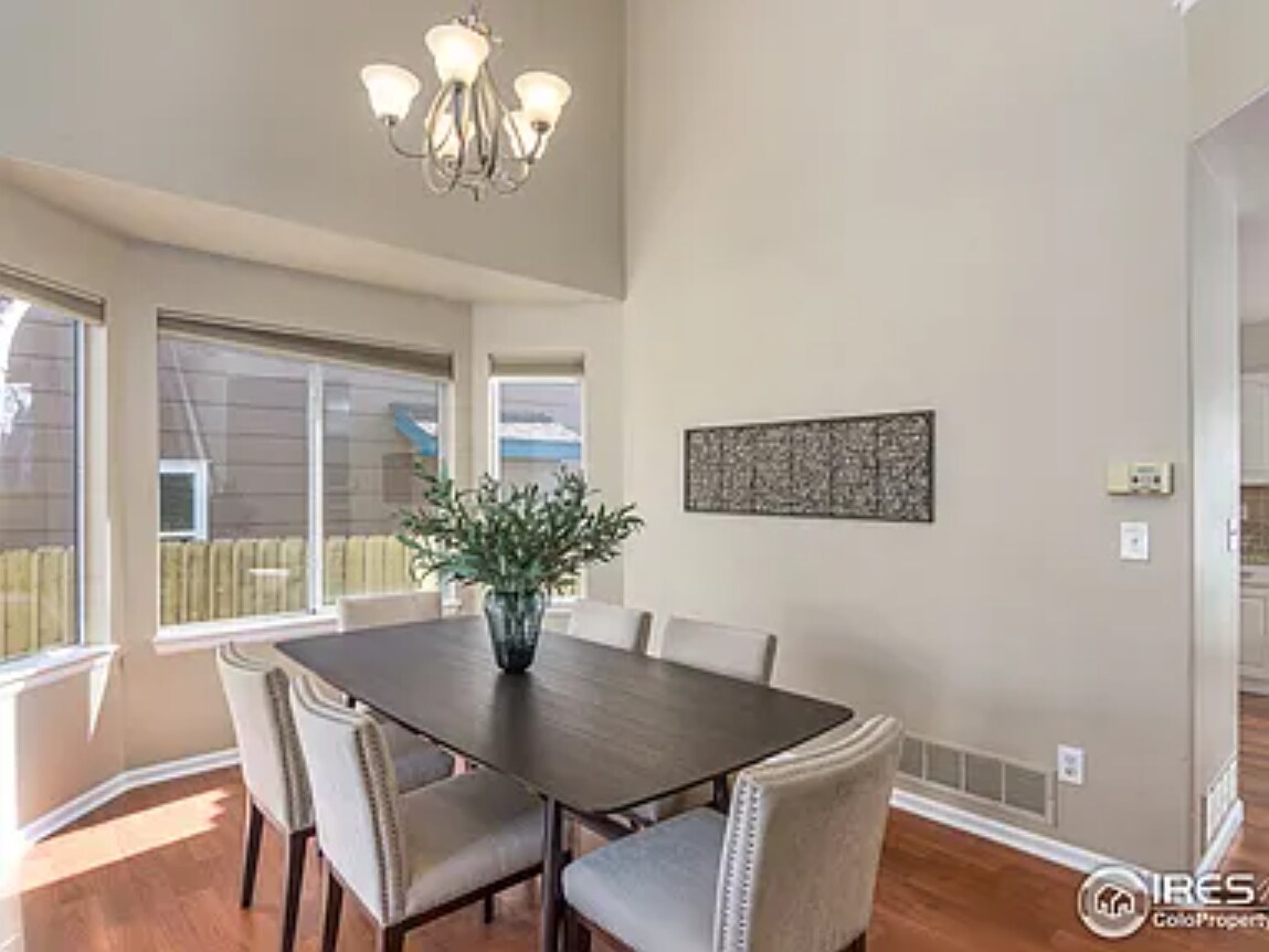 Building Photo - 1364 E Weldona Way