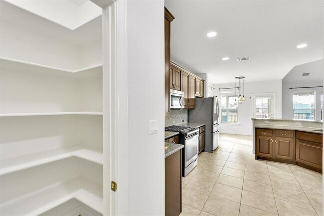 Building Photo - 6928 Donato Pl