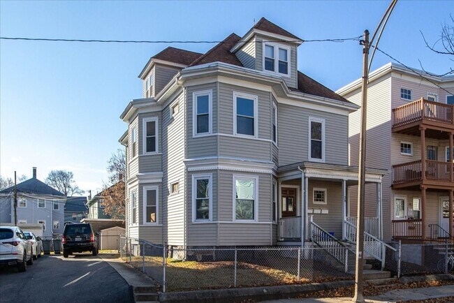 Building Photo - 38 Sheffield Rd