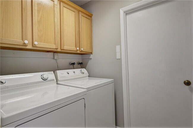 Building Photo - 7743 W Country Club Blvd