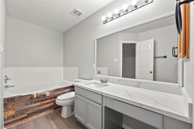 Building Photo - 7606 Hillsdale Park Ct