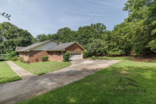 Building Photo - 8671 Macon Hwy