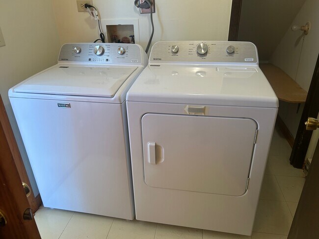 Building Photo - 626 Terry Ct