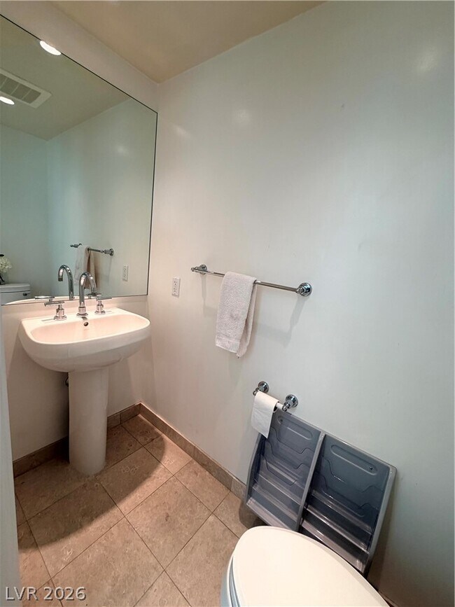 Building Photo - 322 Karen Ave