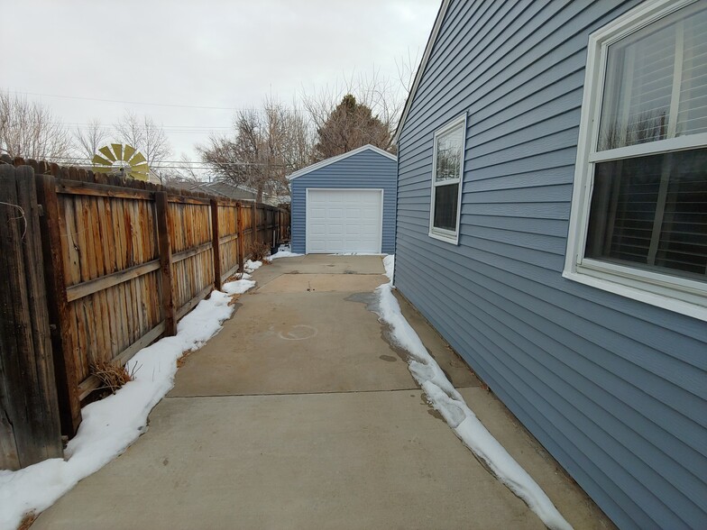 Building Photo - 2300 S Julian St