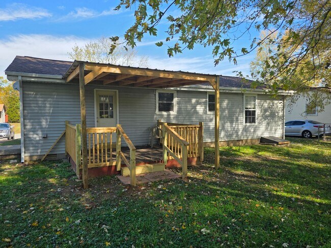 Building Photo - 386 Elaine Dr