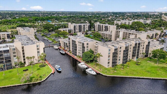 Building Photo - 8 Royal Palm Way
