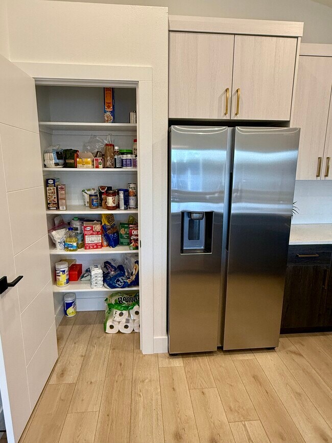 Building Photo - 4522 NE 59th Ave