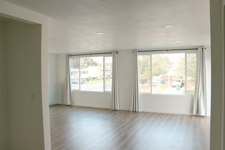 Building Photo - 1108 E 500 N