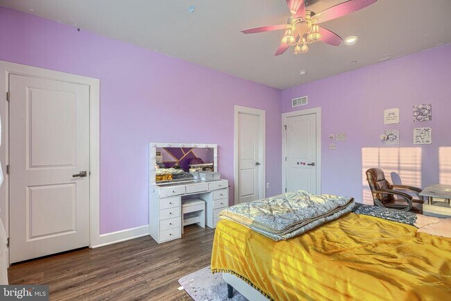 Building Photo - 7142 Starmount Ct