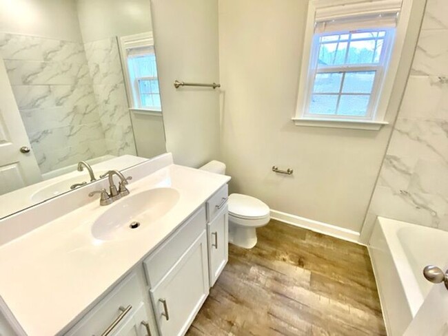 Building Photo - Now Leasing a 5 Bedroom 3 Bath Home in Byh...