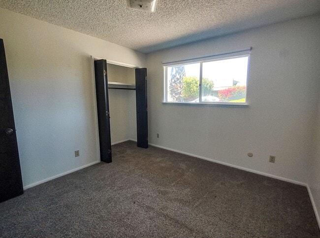 Building Photo - 3 bedroom, 2 bath home in the desirable be...