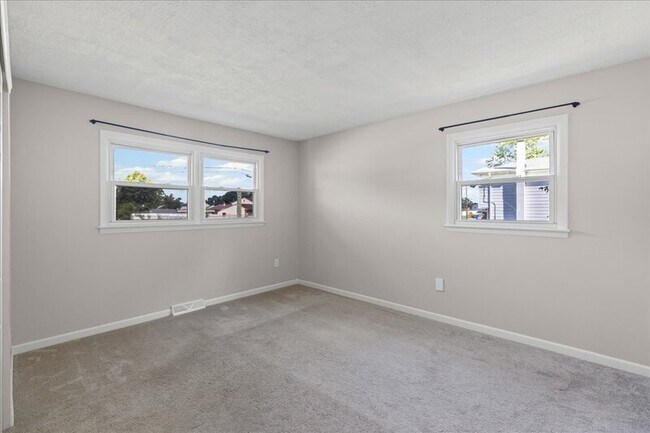 Building Photo - 116 Barclay Dr