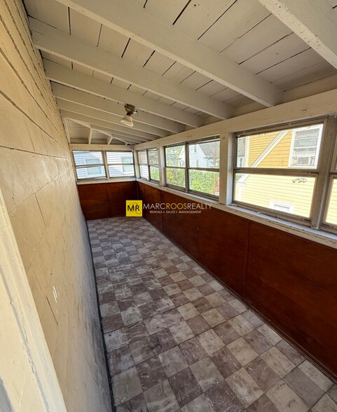 Building Photo - 68 Willow Ave