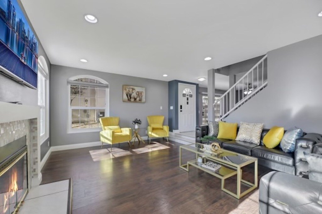 Building Photo - 7938 Cina Ave