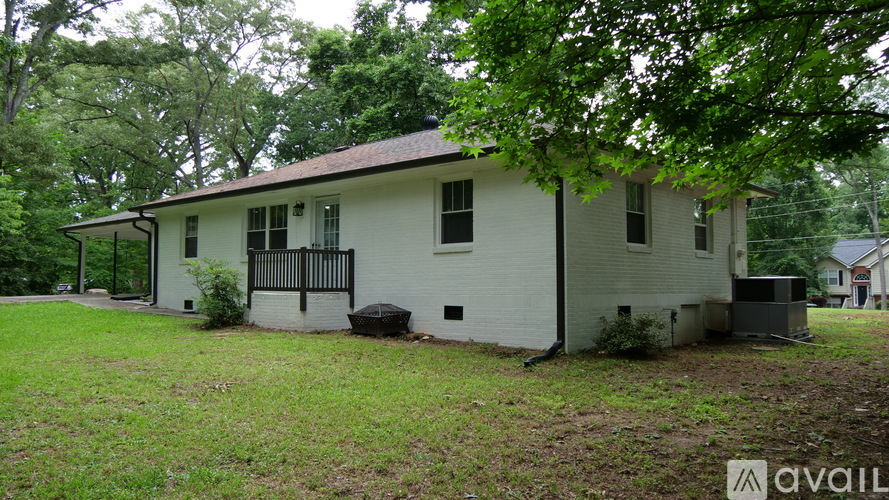Building Photo - 6551 Roberta St