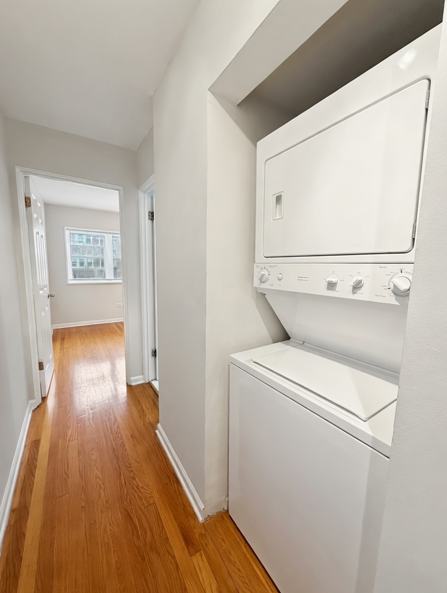 Building Photo - 6535 N Mozart St