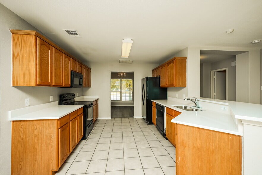 Building Photo - 3301 Doris Dr