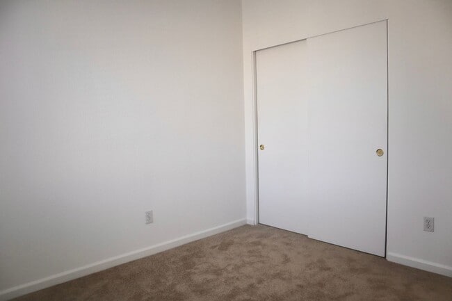 Building Photo - FRESH & BRIGHT 3 BEDROOM GEM IN PRIME LOCA...
