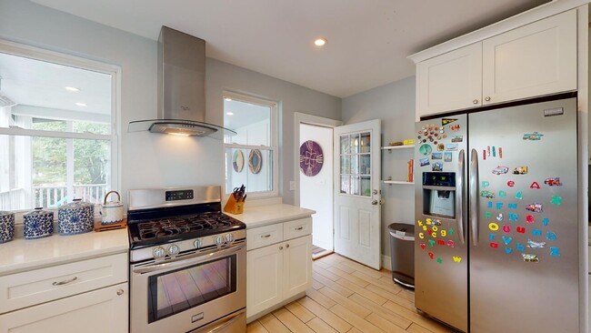 Building Photo - 1700 D St SE