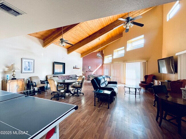 Building Photo - 5051 N Sabino Canyon Rd
