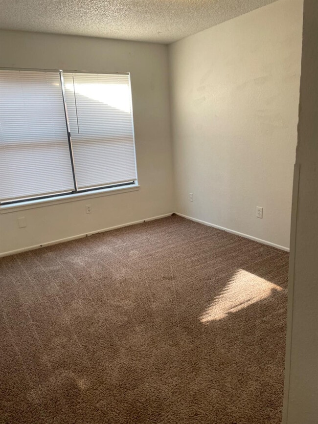 Building Photo - 1103 80th St