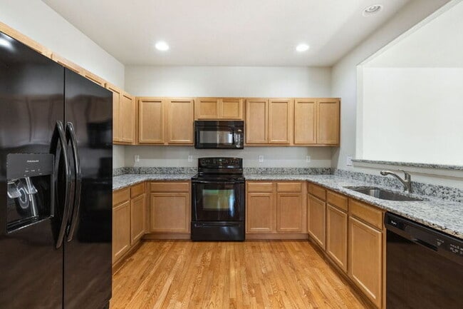 Building Photo - Granite Kitchen, Central AC, Oversized Gar...