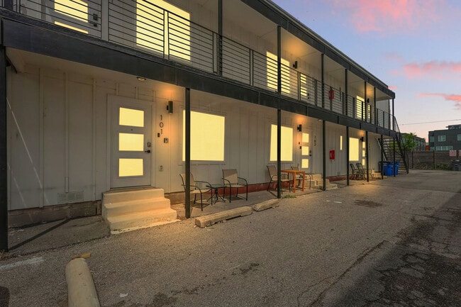 Building Photo - 4416 San Jacinto St
