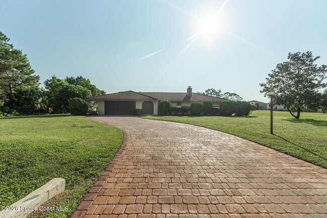 Building Photo - 5855 Whispering Ln