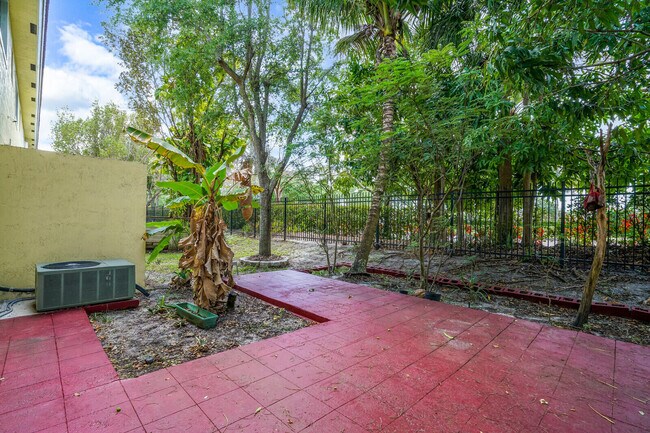 Building Photo - 785 Imperial Lake Rd