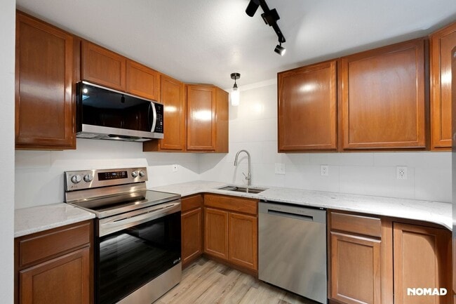 Building Photo - Newly Renovated 4BR Duplex in SW Loveland