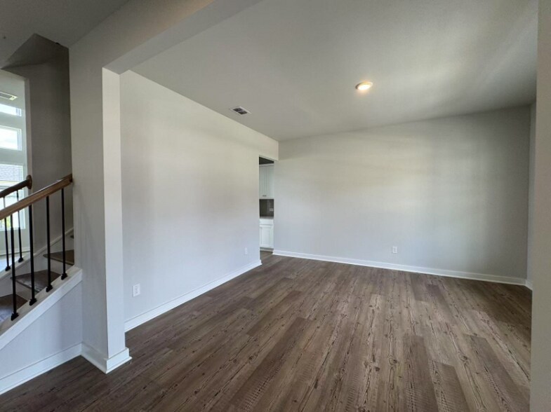 Building Photo - 2605 Mourning Dove Dr