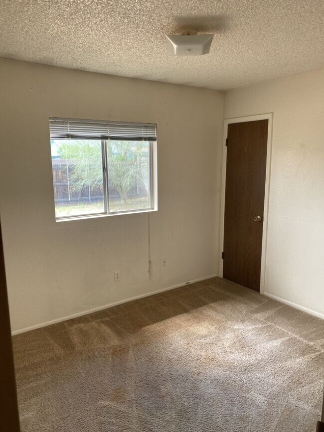 Building Photo - PERFECT LOCATION