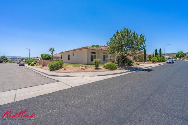 Building Photo - Comfortable 3-bedroom Home. Small Dog Frie...